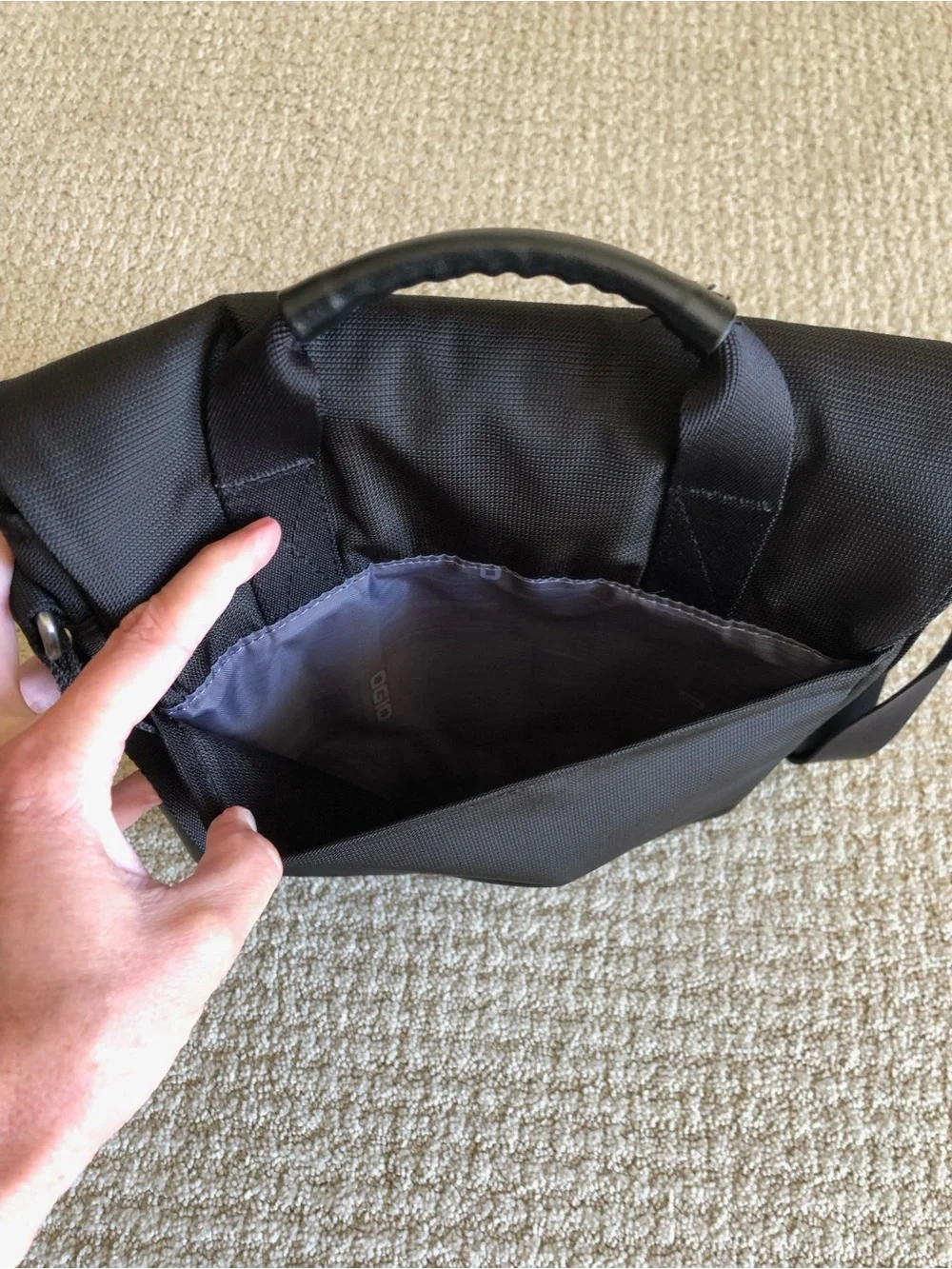 OGIO Technologio Compact Laptop Notebook Messenger Bag